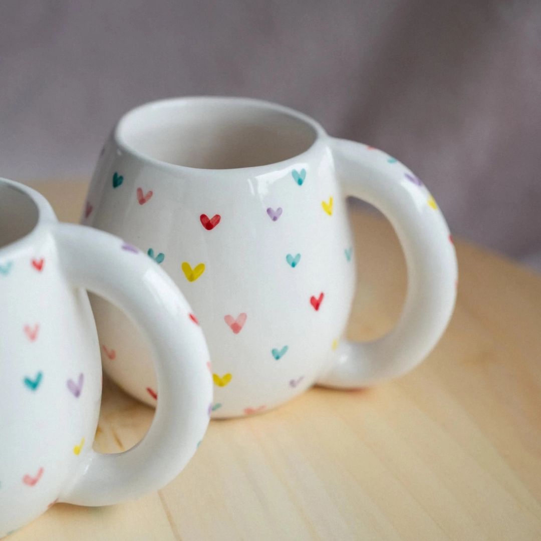 Keramiktasse handbemalt 'Bunte Herzen'