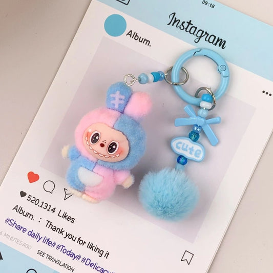 Labubu inspirierter Schlüsselanhänger 'Colorblock' blau/rosa