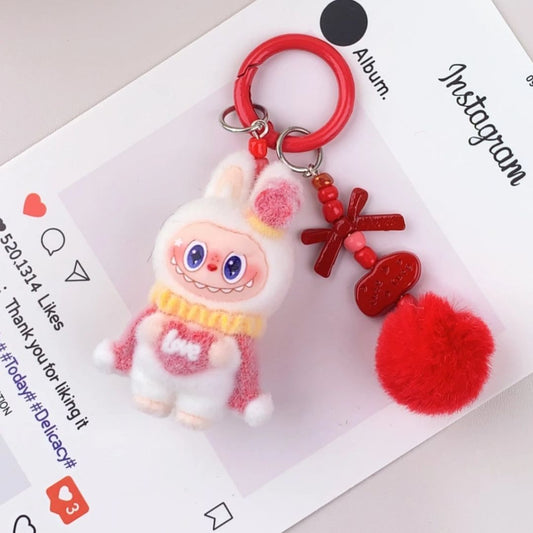 Labubu inspirierter Schlüsselanhänger 'LOVE' Pompon weiß