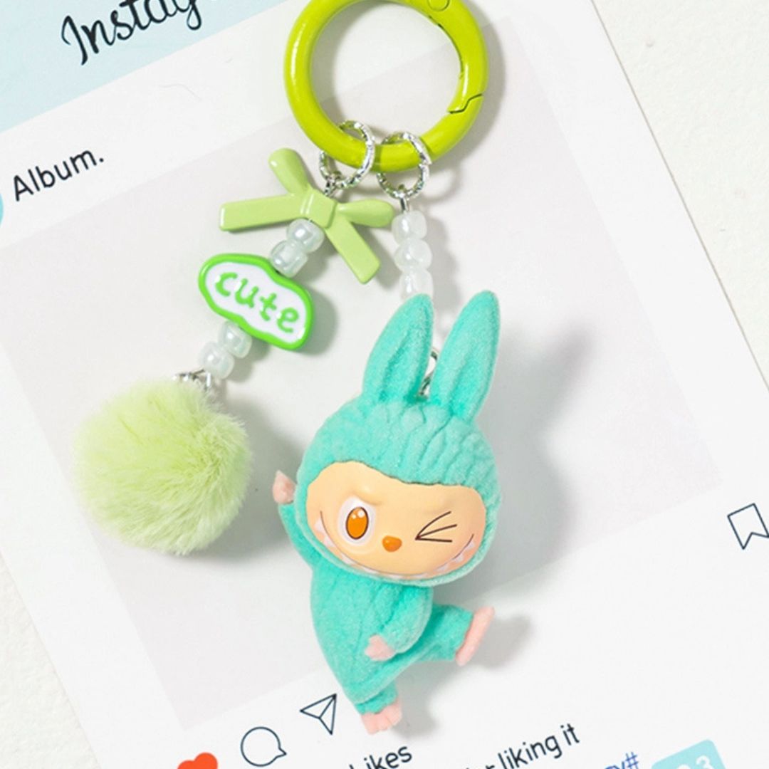 Niedlicher Labubu inspirierter Schlüsselanhänger 'Yoga' türkis
