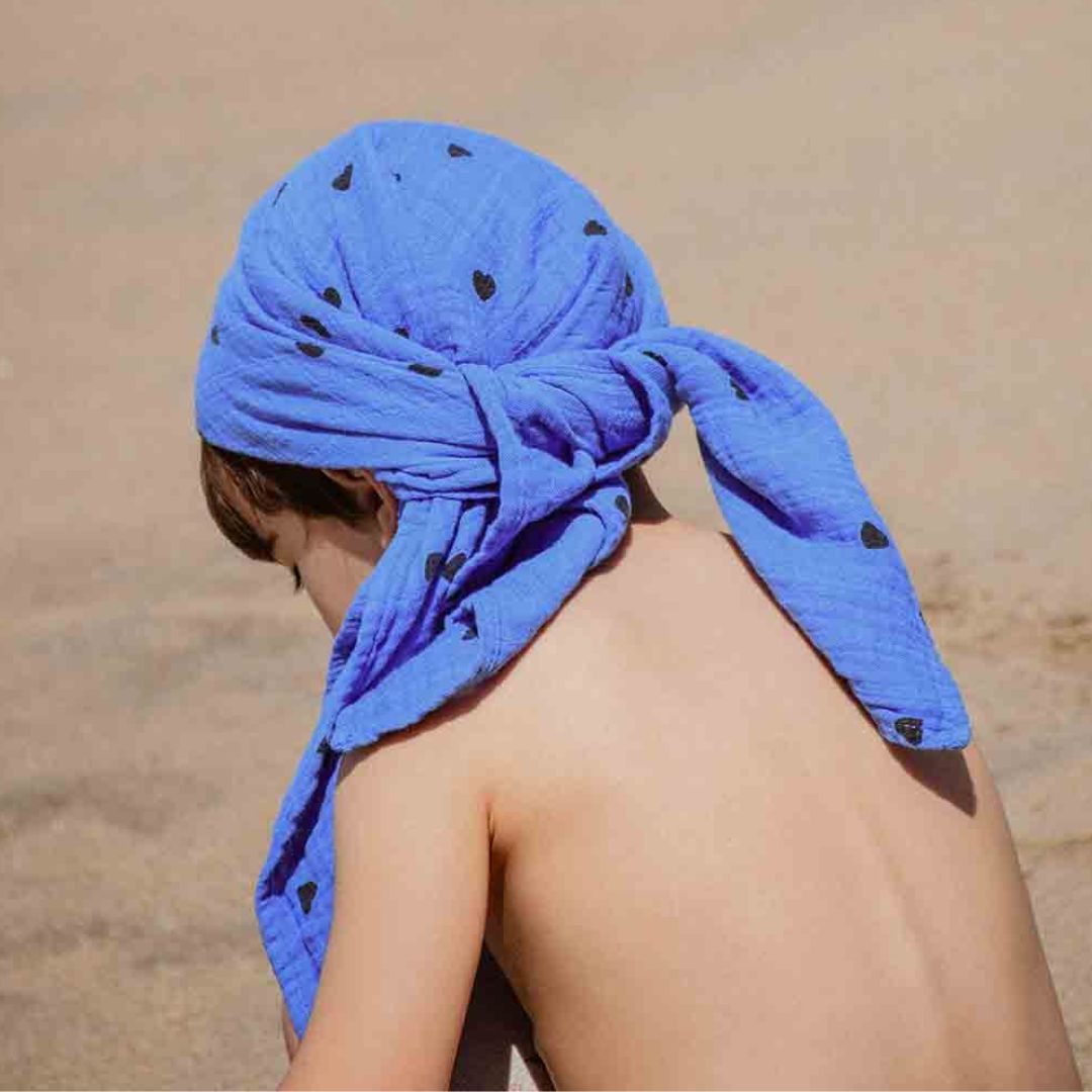 Schaltuch aus Musselin 'BIANCA Herz-Print in Greek Blue' 70 x 70 cm