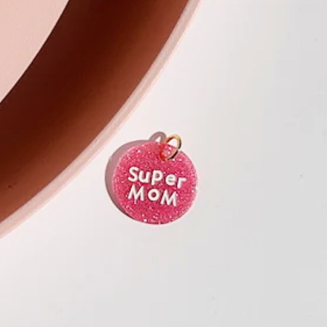 Anhänger 'Super Mom' Glitter rot
