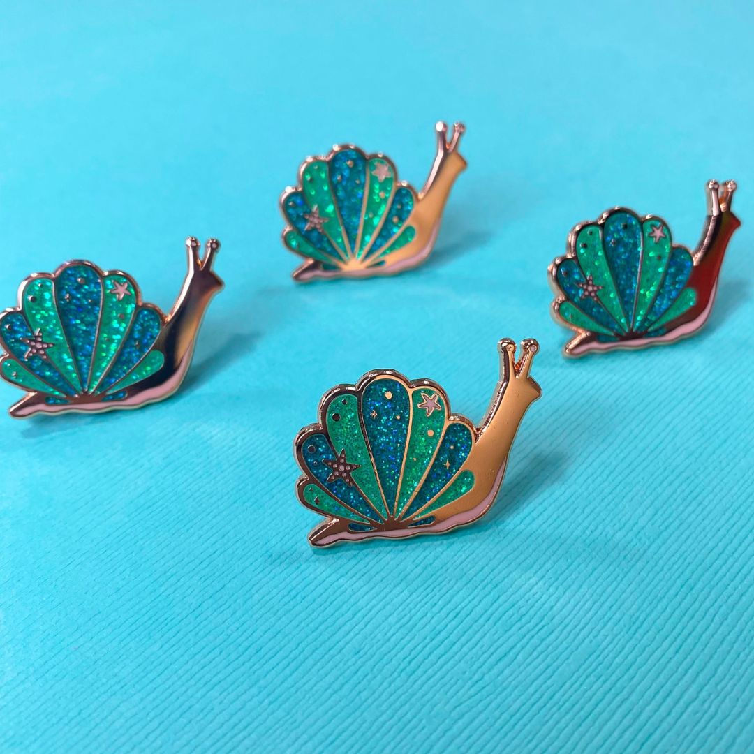 Anstecker 'Schnecken Pin' blaugrün