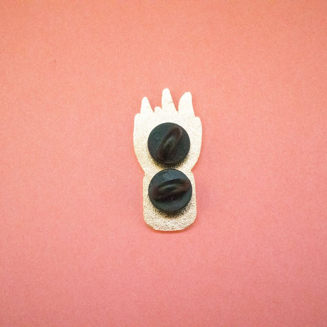 Anstecknadel mit Pflanzenmotiv aus Emaille