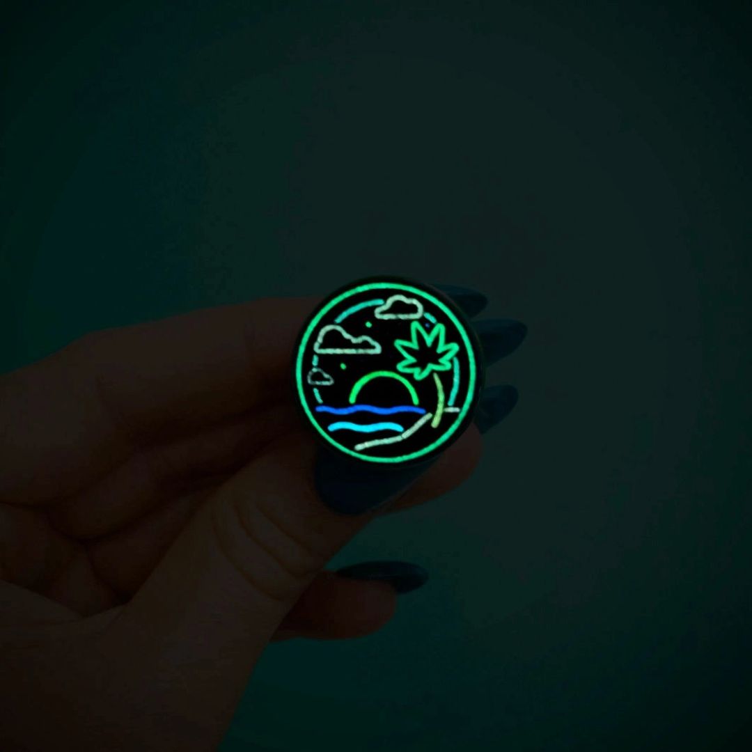 Anstecker 'It's 4:20 Somewhere Pin' glow in the dark