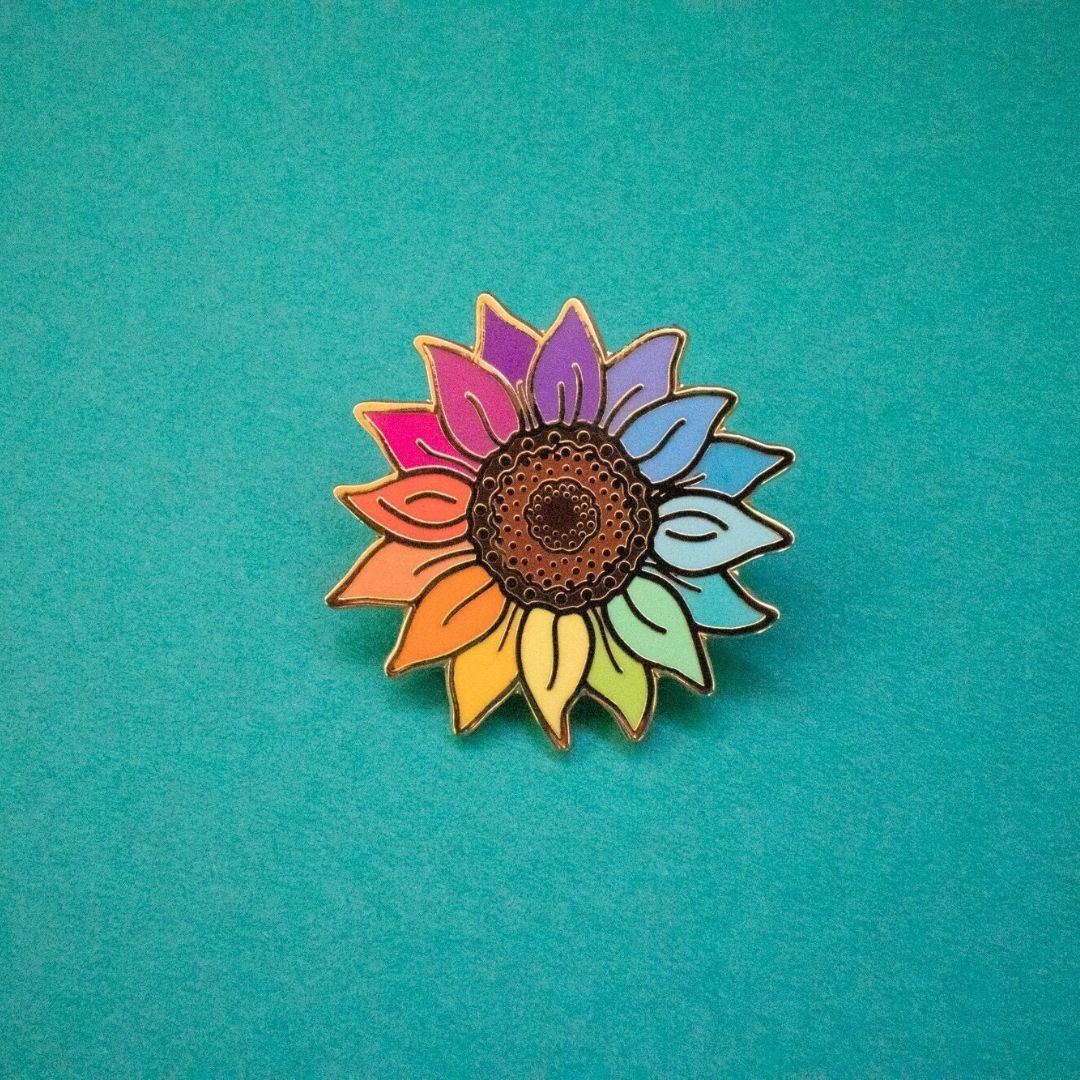 Anstecknadel mit Sonnenblume in Regenbogenfarben