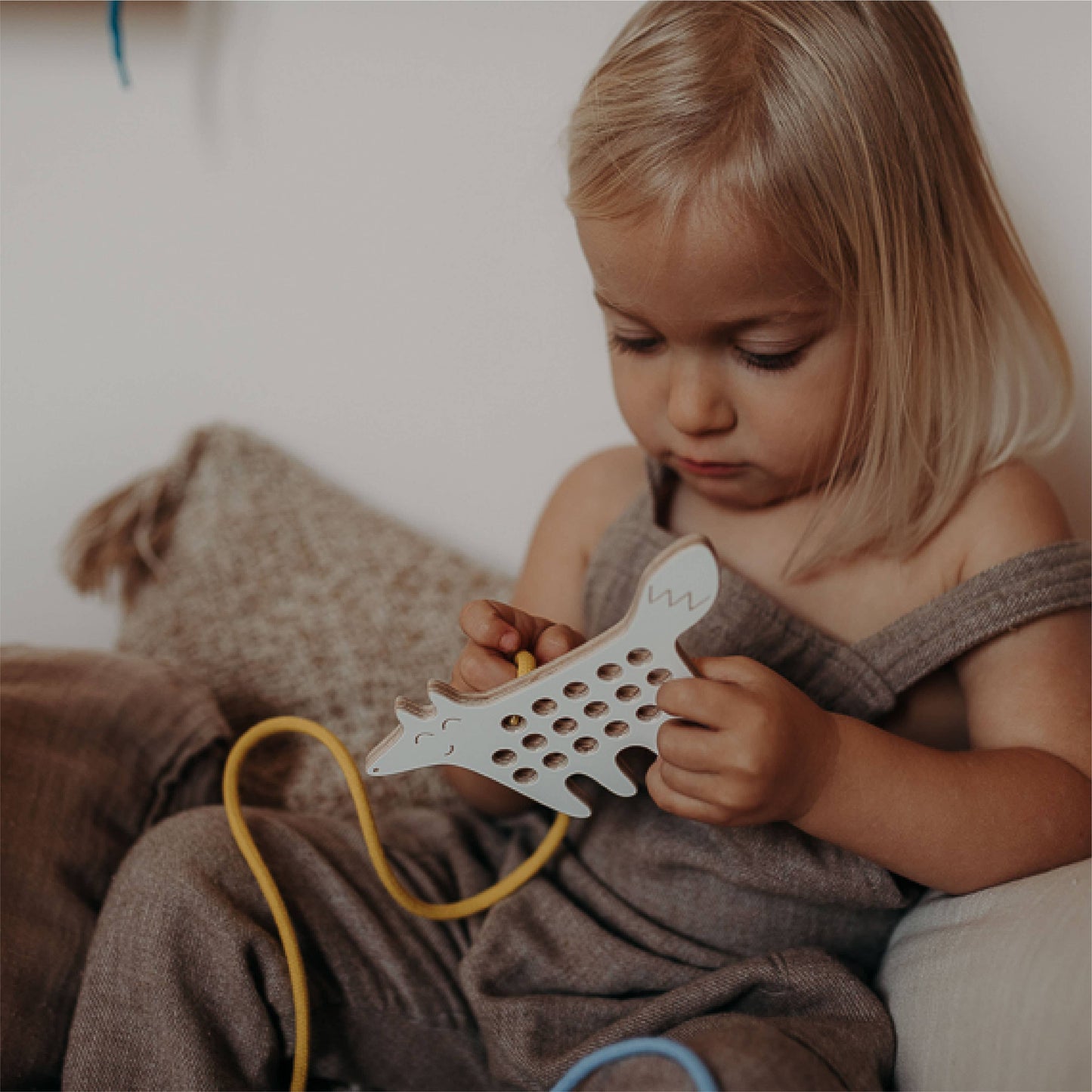 Kleines Schnürspielzeug aus Holz 'The Fox'