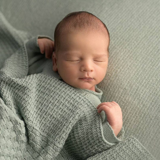 Quadratische Strick-Babydecke mint