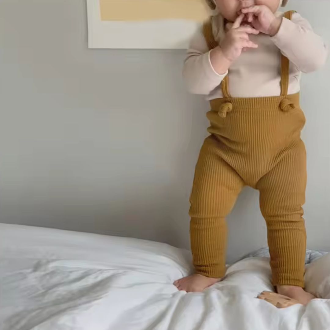 Gerippte Baby Leggings mit Trägern aus Bio Baumwolle