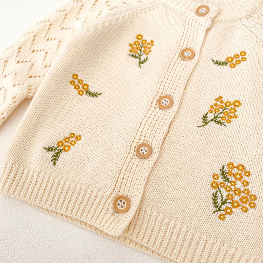 Baby und Kleinkind Cardigan mit Stickerei und Lochmuster