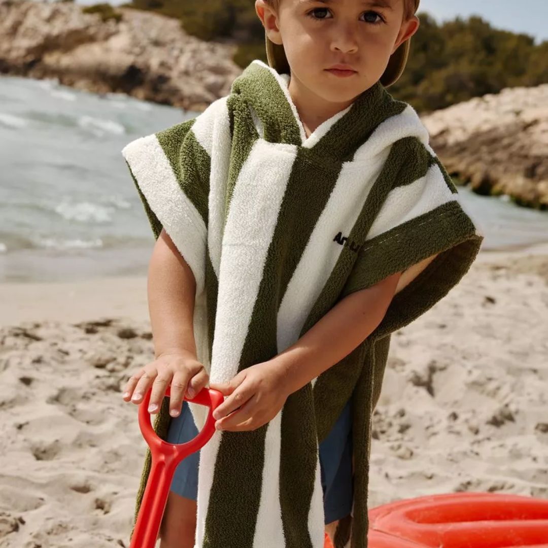 Gestreifter Badeponcho für Kinder grün personalisierbar