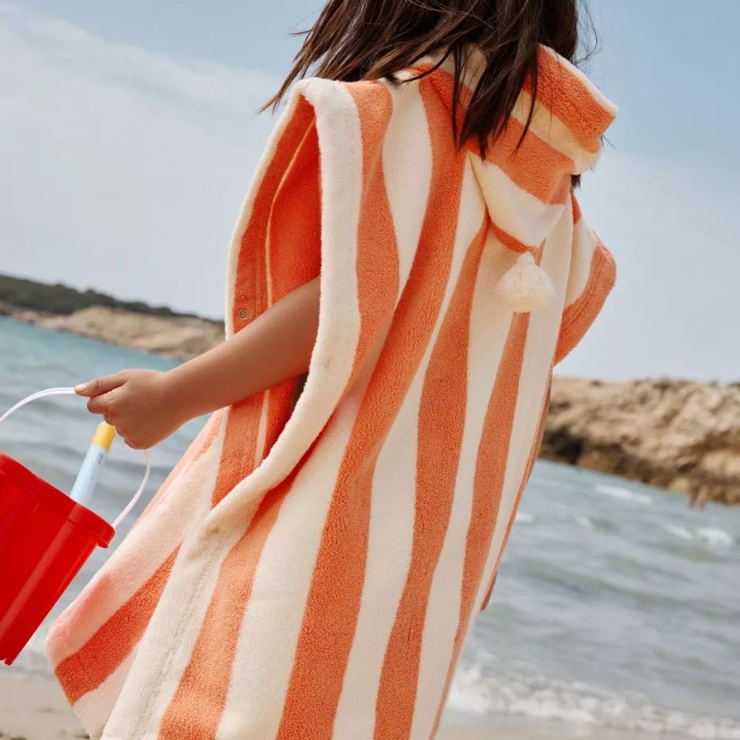 Gestreifter Badeponcho für Kinder korall personalisierbar