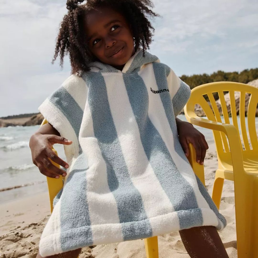Gestreifter Badeponcho für Kinder blau personalisierbar