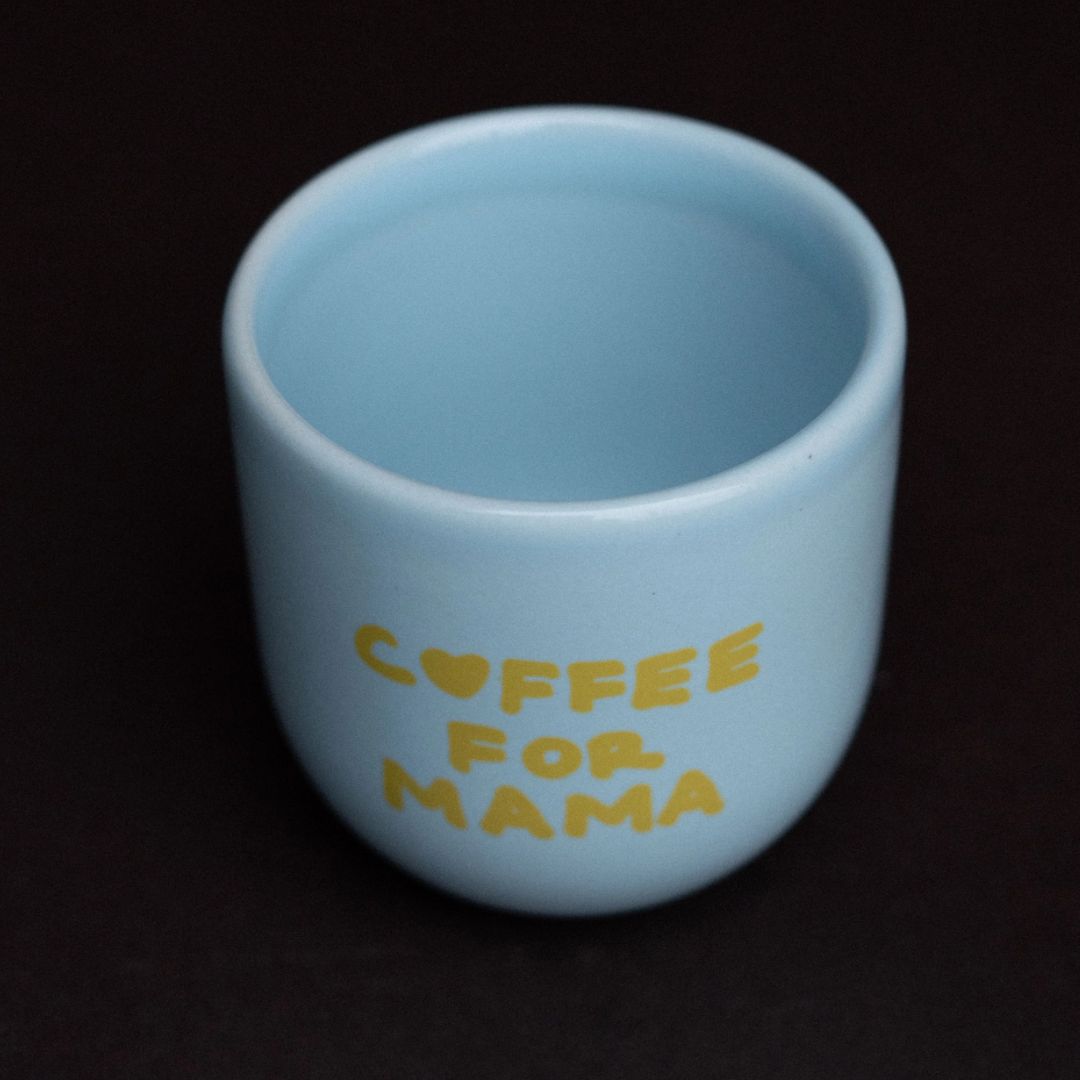 Keramikbecher 'Coffee For Mama' blau/gelb