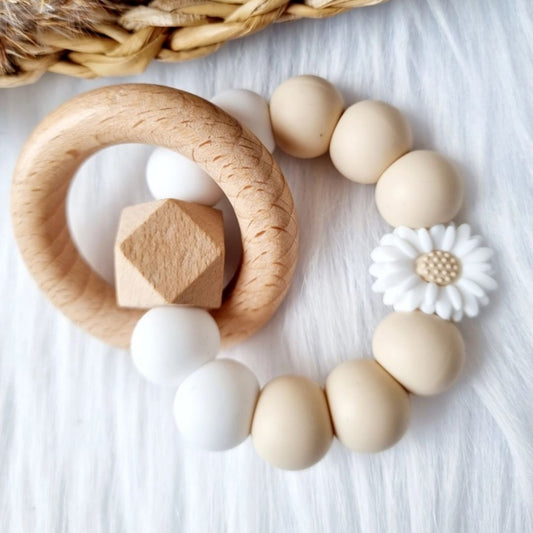 Happy Beißring 'Daisy' aus Holz mit Perlen und Blume