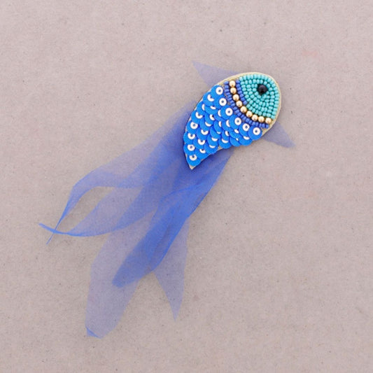 Charakterbrosche aus Pailletten & Perlen Fisch' blau