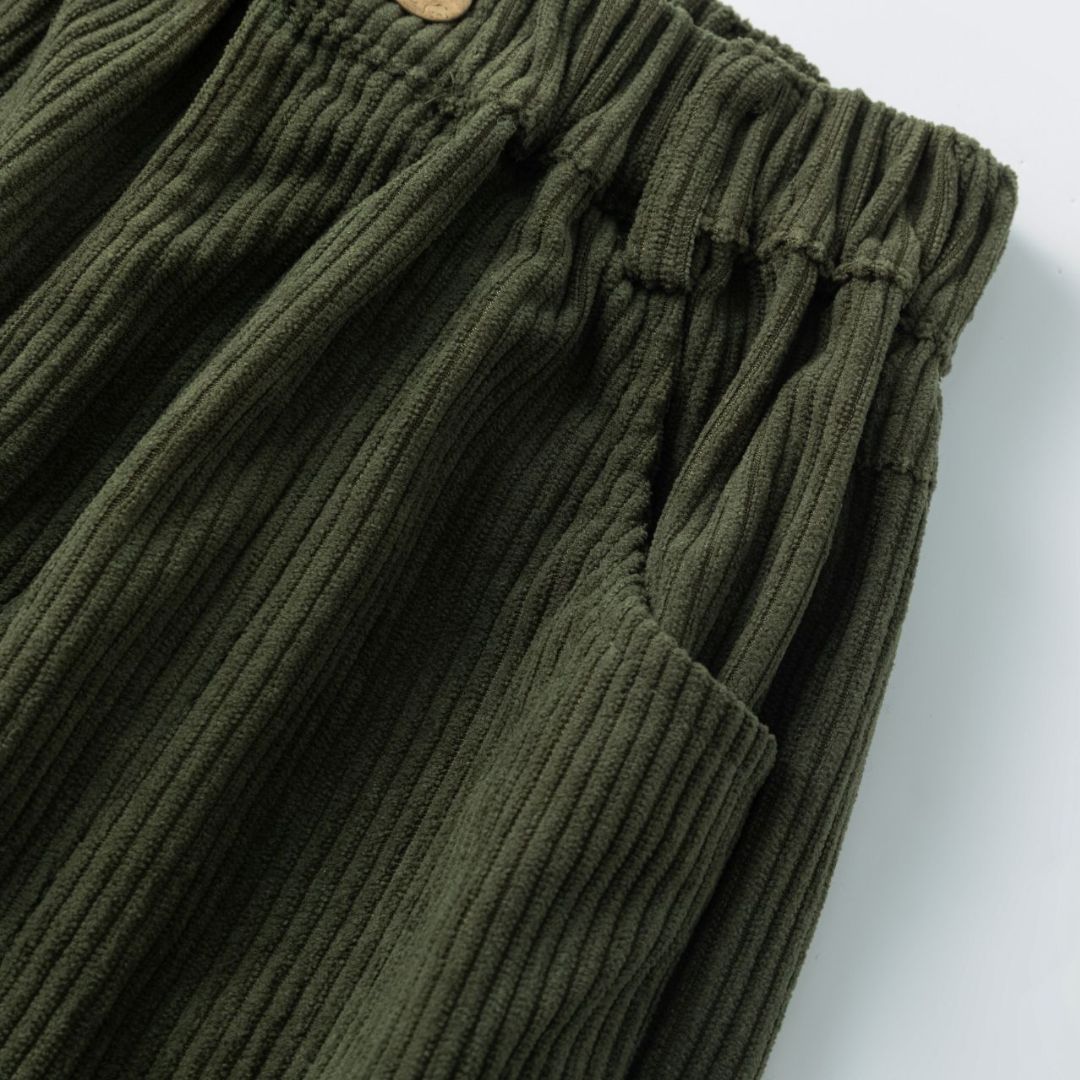 Weite Cordhose mit seitlichem Streifen grün