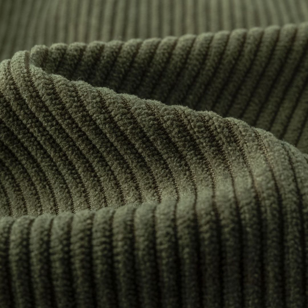 Weite Cordhose mit seitlichem Streifen grün