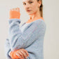 Übergroßer hellblau/oranger Strickpullover