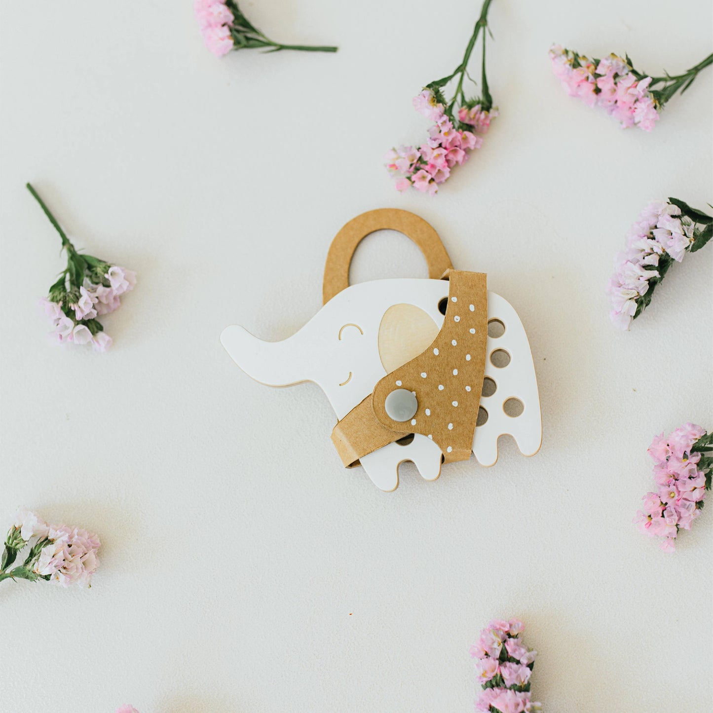 Kleines Schnürspielzeug aus Holz 'The Elephant'