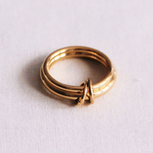 Doppelring verbunden mit Ringen gold