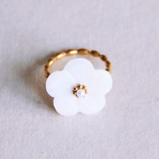 Damen Ring gedreht mit weißer Blume