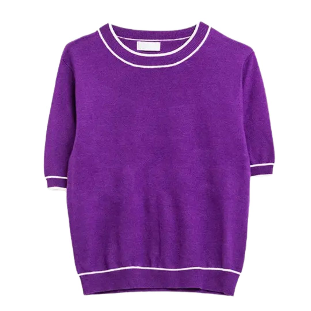 Lila Kurzarm-Shirt mit weißen Linien-Details