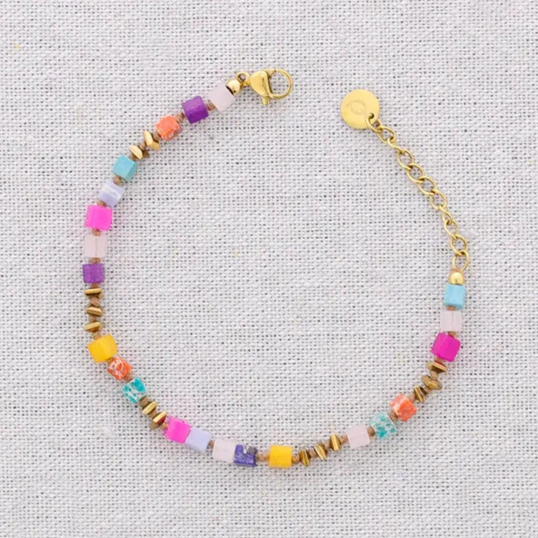 Damen Armband mit quadratischen Perlen und Steinen pastell