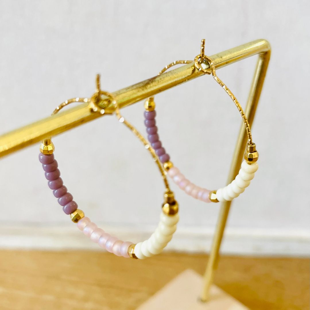 Damen Ohrringe Creolen Miyuki Perlen 'Lola' flieder/beige