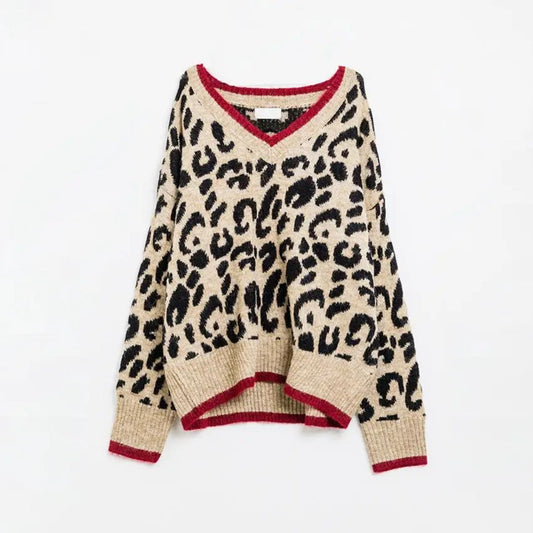 Leopardenpullover mit V-Ausschnitt und rotem Liniendetail