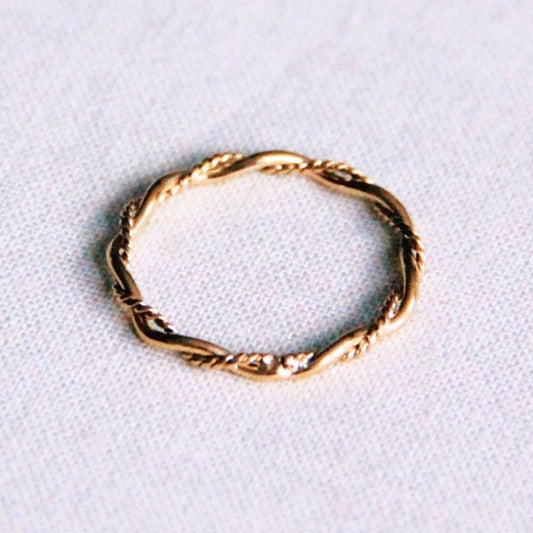 Damen Ring minimalistisch geflochten gold