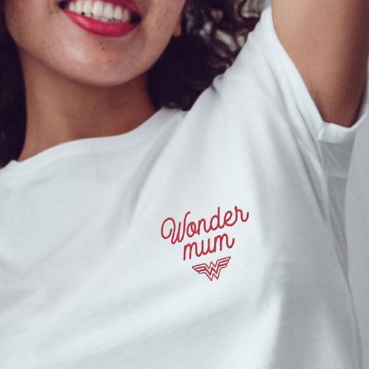 Besticktes Damen-T-Shirt  'Wonder mum' weiß