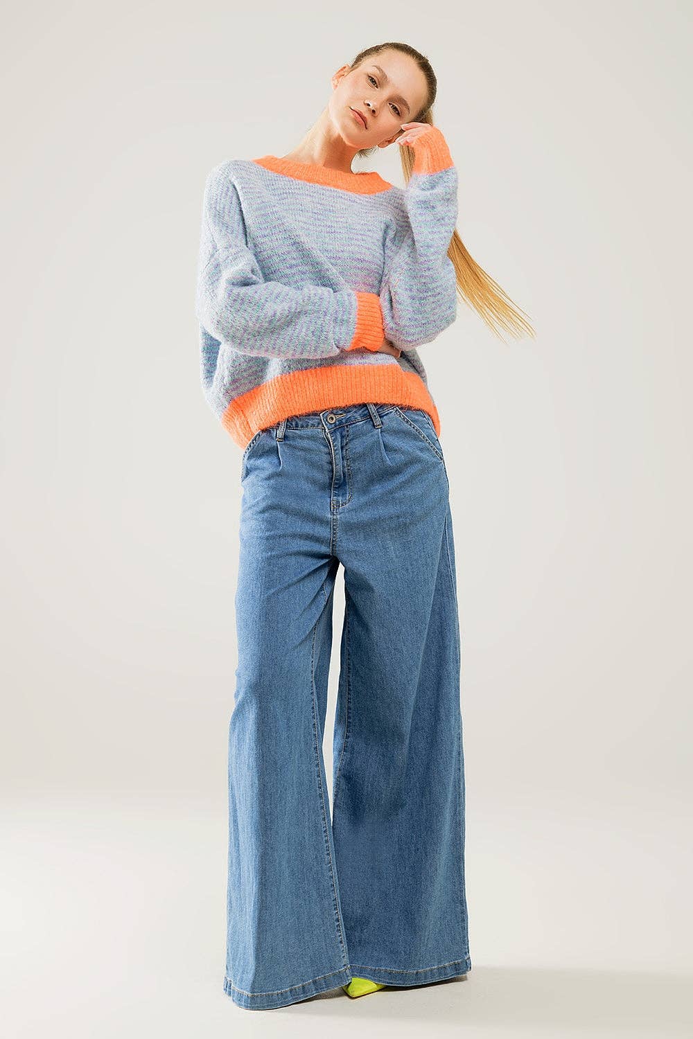 Übergroßer hellblau/oranger Strickpullover