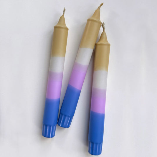 Einzelne Kerze 'DIP DYE HEY' sand/ecru/lila/blau