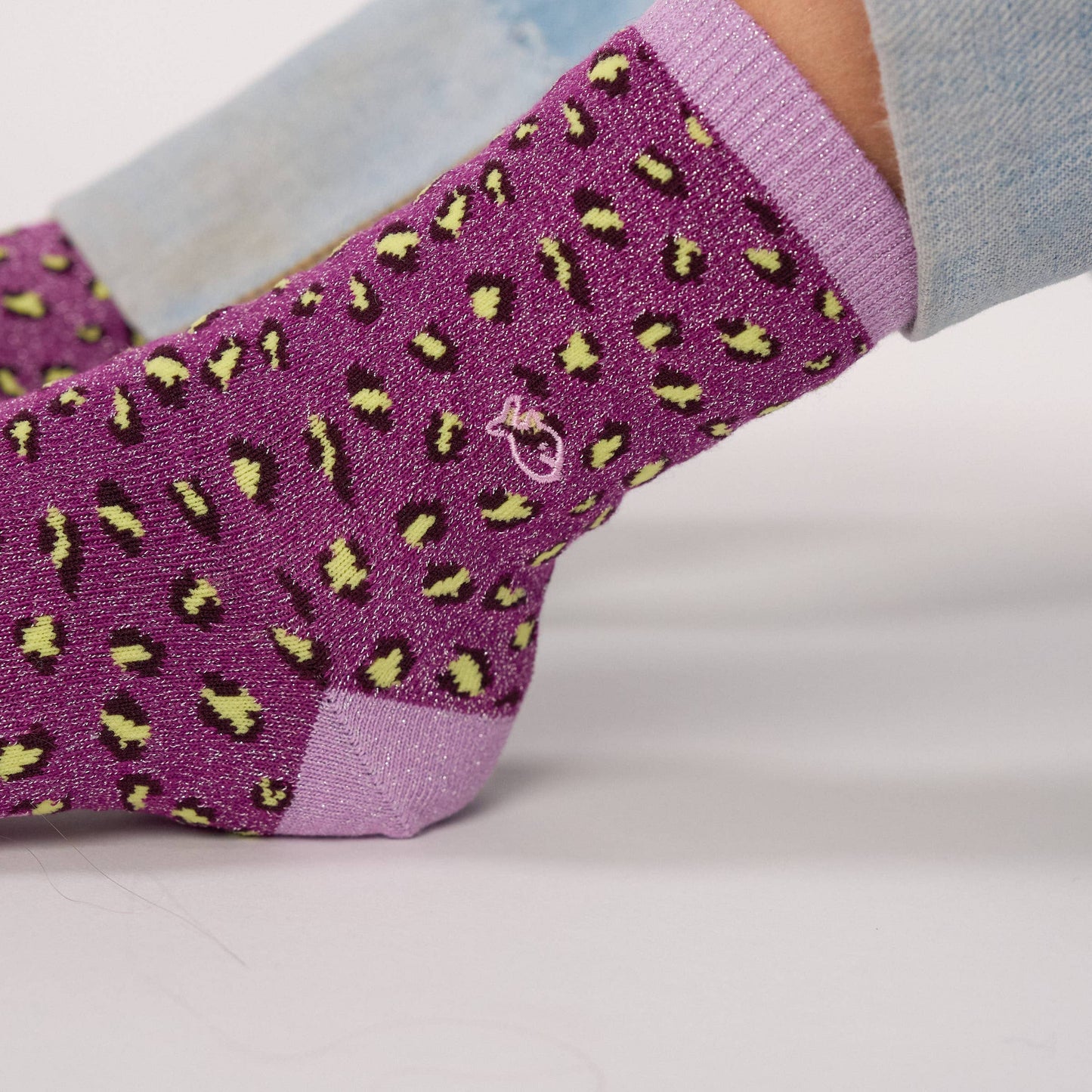 Mädchensocken mit Leopardenmuster violett und gelb