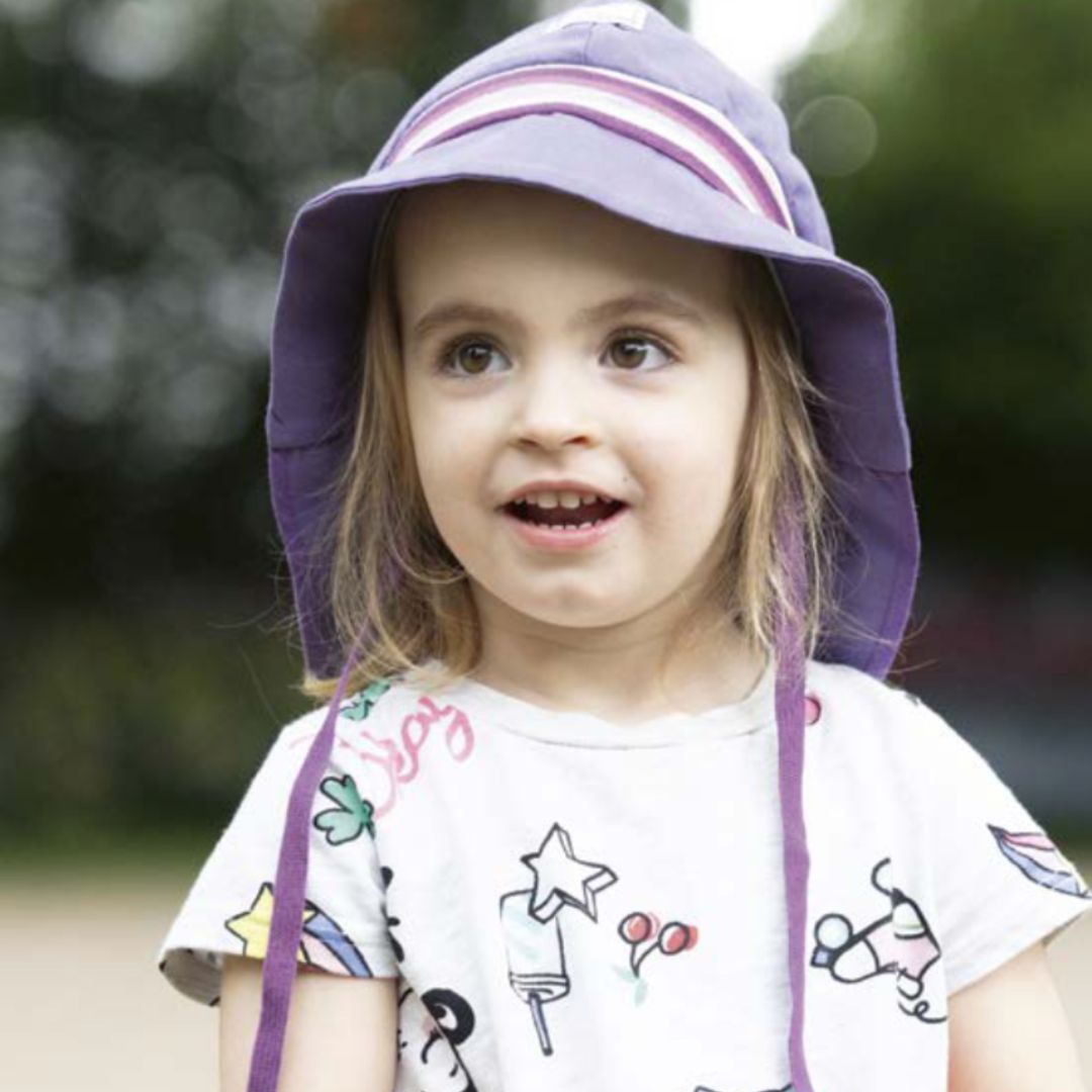 PICKAPOOH | Sommer Strick Mütze 'Feuerwehr' lila/gestreift