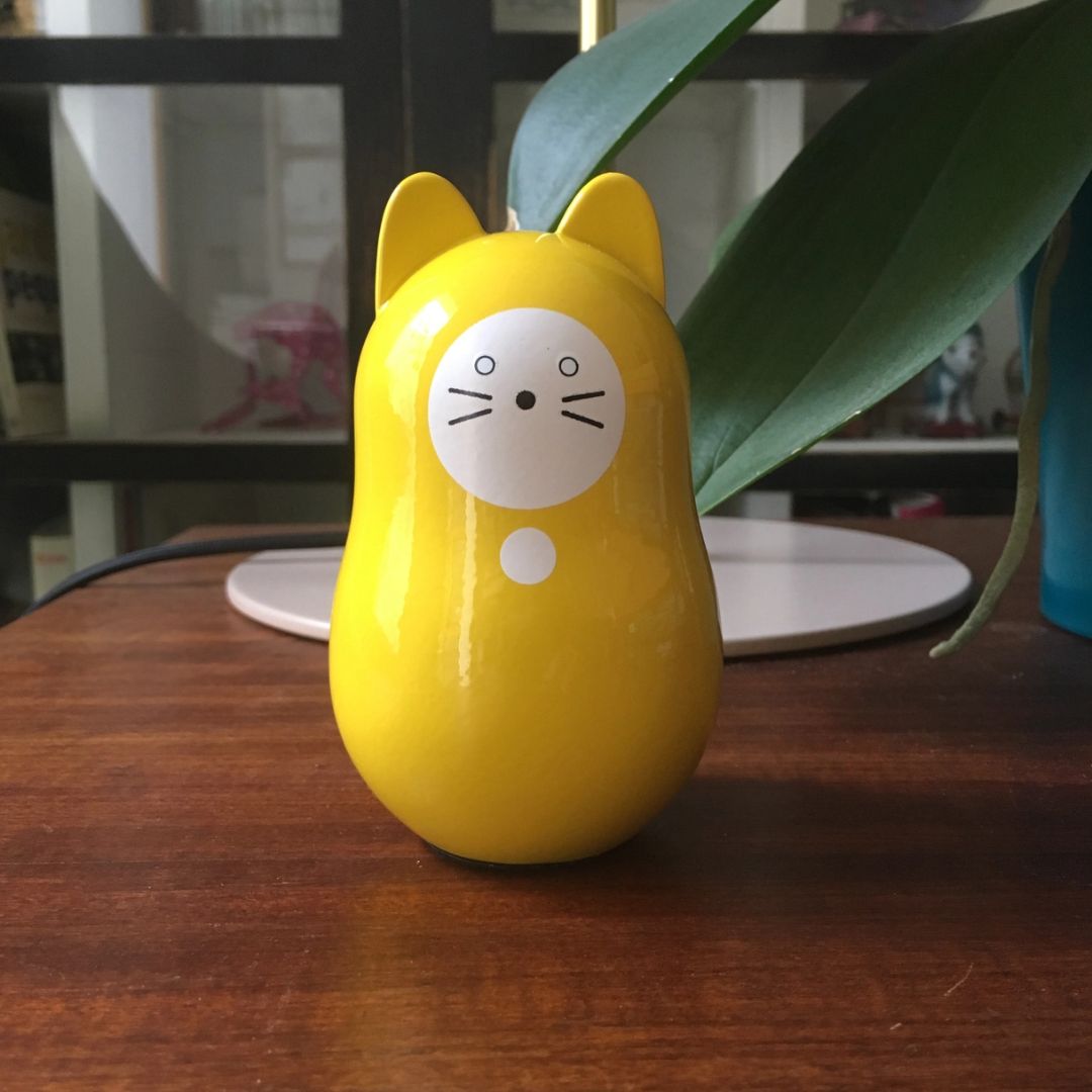 Daruma-Neko: ERREICHE DEIN ZIEL! Glückskatze gelb