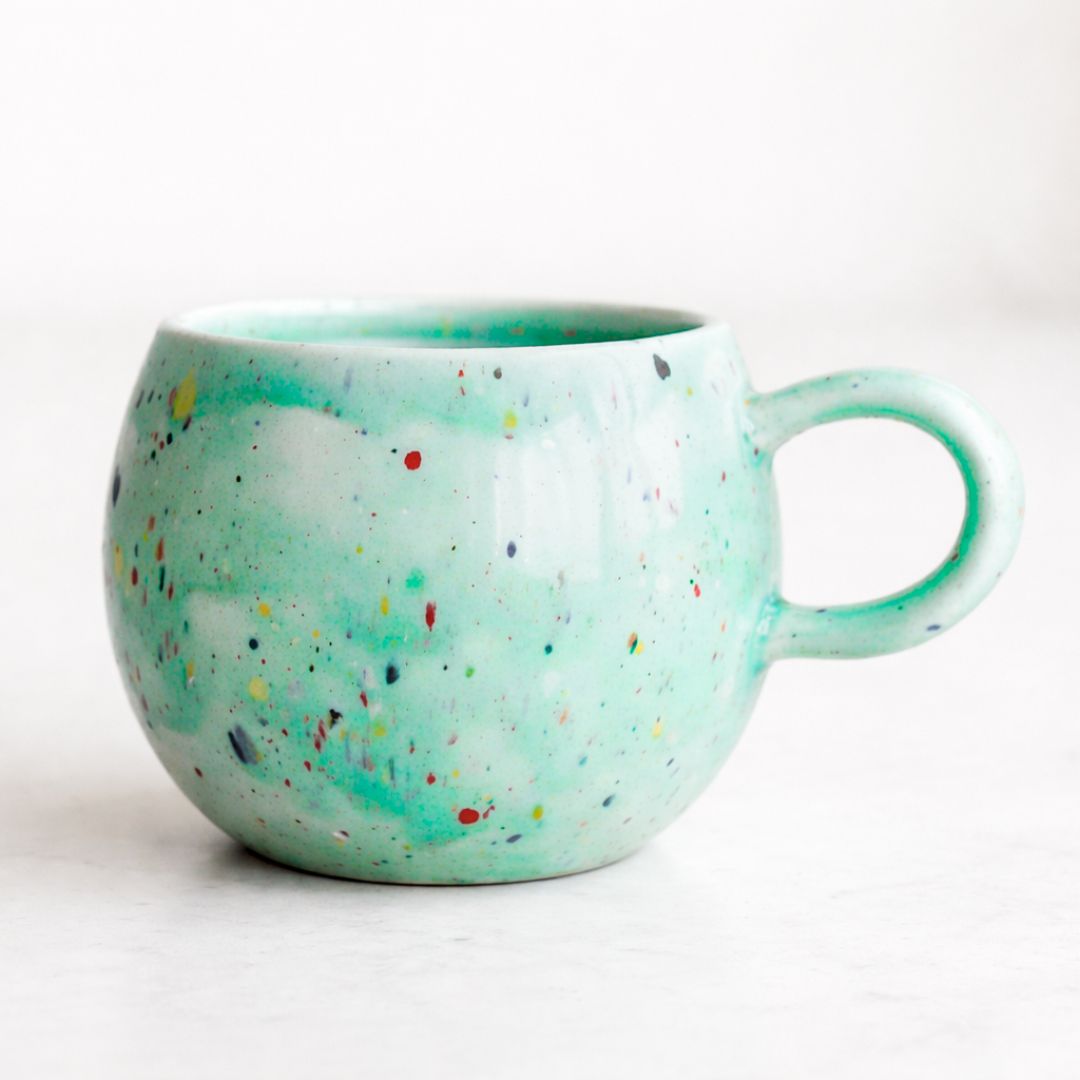 Handgefertige Kaffeetasse 'Rainbow Sparkle' azul
