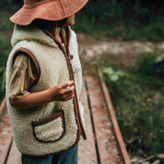 Kinder Weste aus Merinowolle mit Kapuze beige