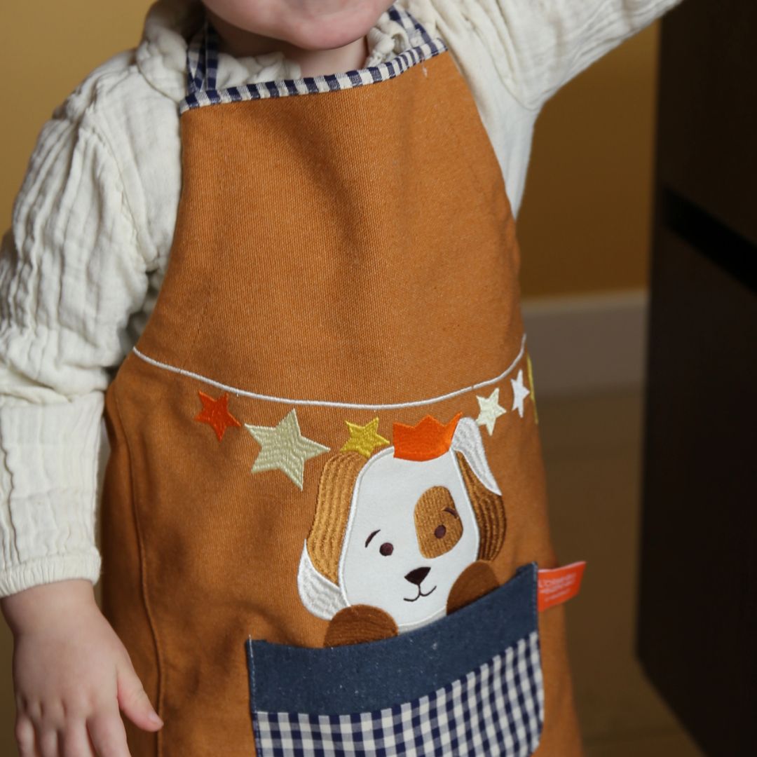 Kinderschürze Hundewelpe camel personalisierbar