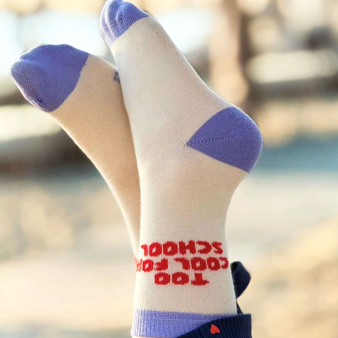 Socken 'Too cool for school' lila/rot