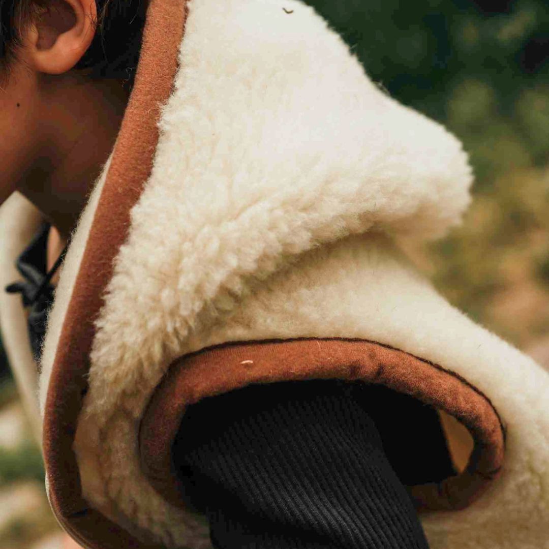 Kinder Weste aus Merinowolle mit Kapuze beige