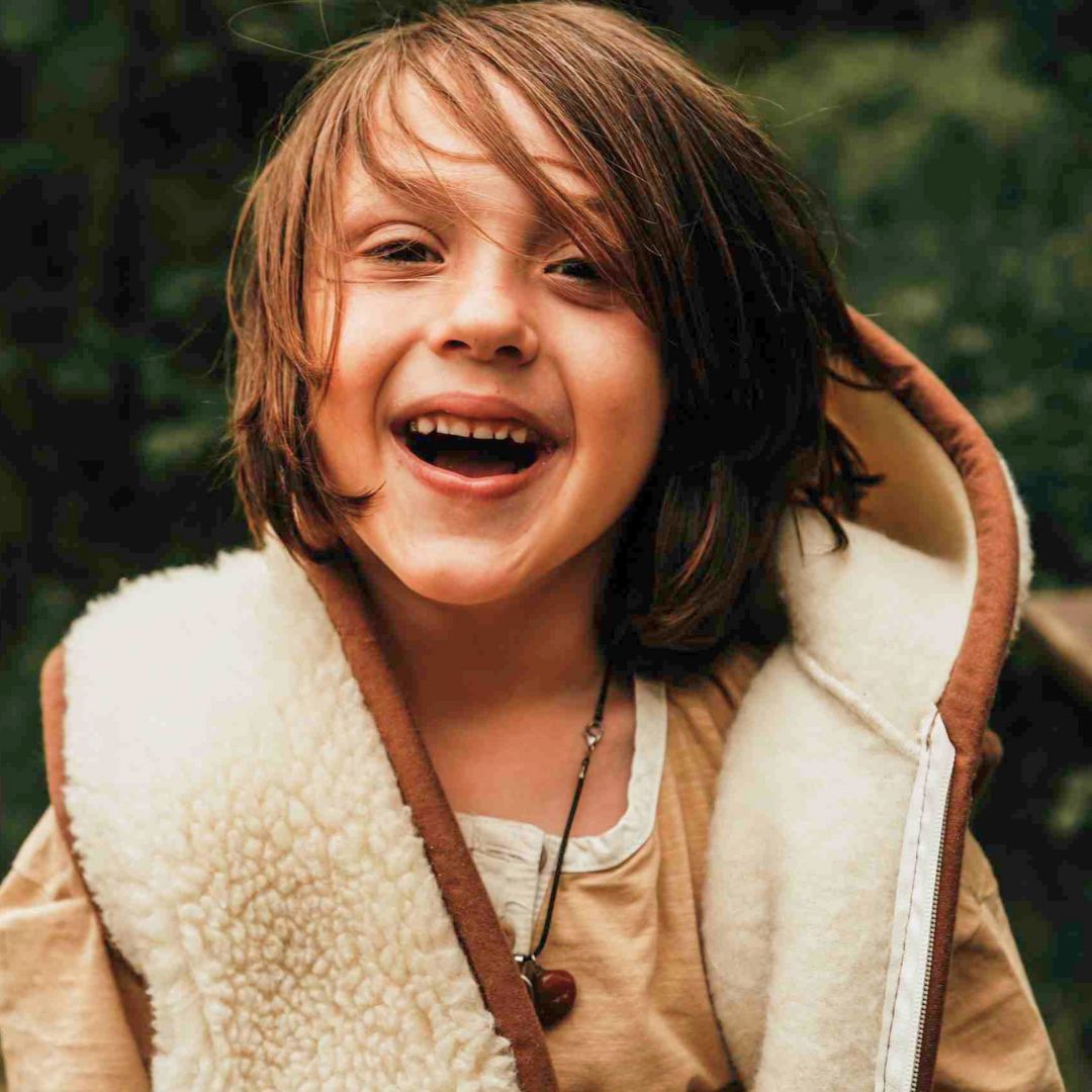 Kinder Weste aus Merinowolle mit Kapuze beige