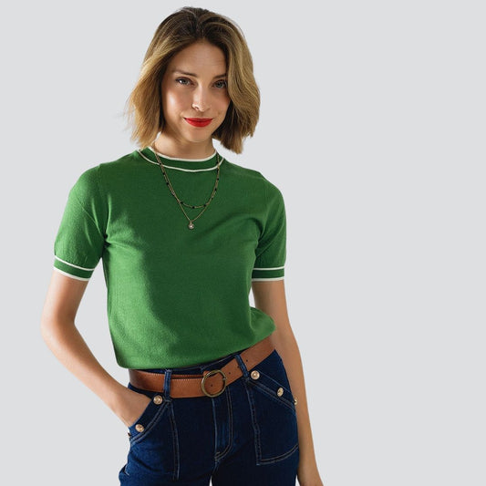 Grünes Kurzarm-Shirt mit weißen Linien-Details