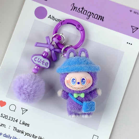 Labubu inspirierter Schlüsselanhänger 'Bag' Pompon lila
