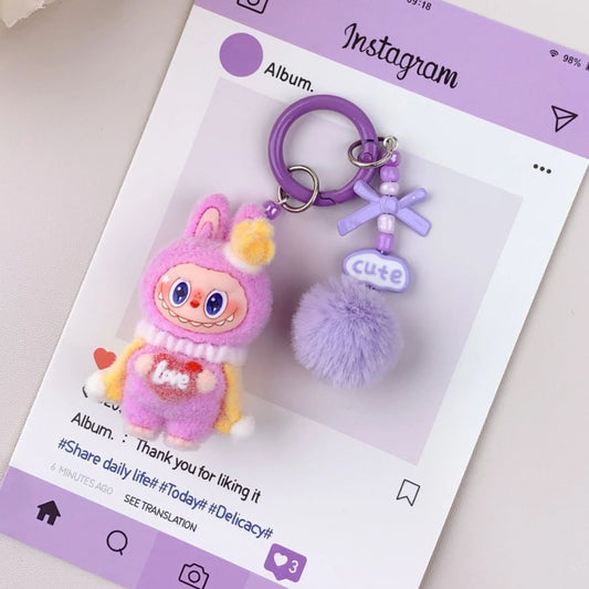 Labubu inspirierter Schlüsselanhänger 'LOVE' Pompon lila/pink