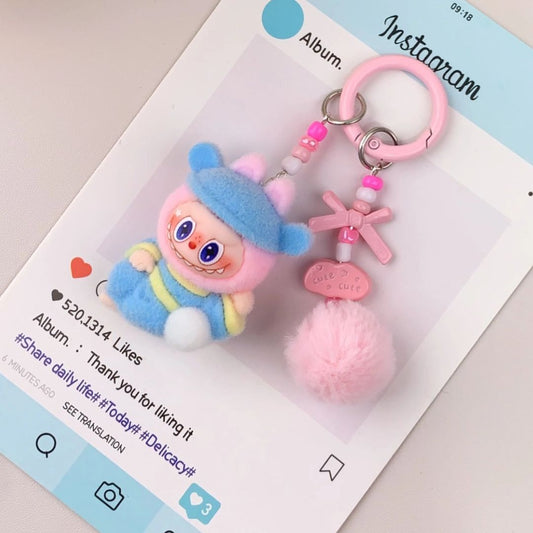 Labubu inspirierter Schlüsselanhänger 'CHILL' Pompon rosa/blau