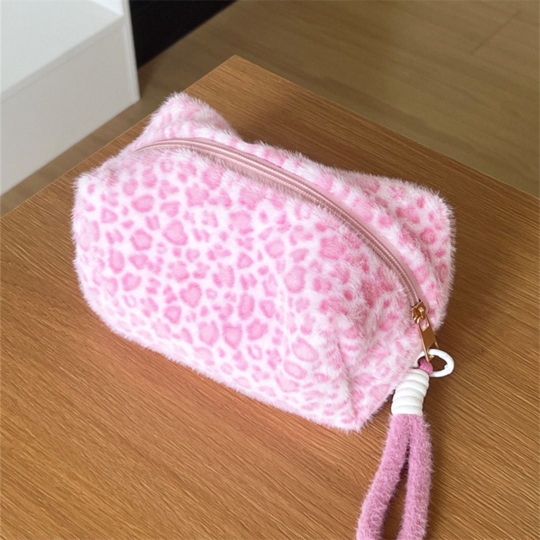 Makeup Tasche 'Romantic Retro Leopard Plush' pink