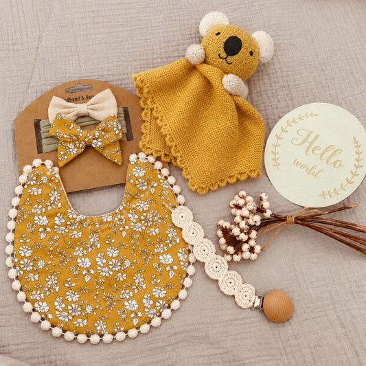 4 teiliges Baby Geschenk Set 'Mustard Flowers'