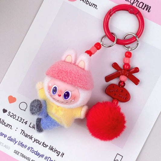 Niedlicher Labubu inspirierter Schlüsselanhänger 'Tanz' rot
